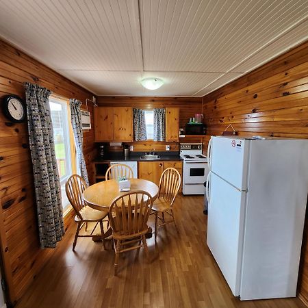 Cavendish Bosom Buddies Cottage Resort Bagian luar foto