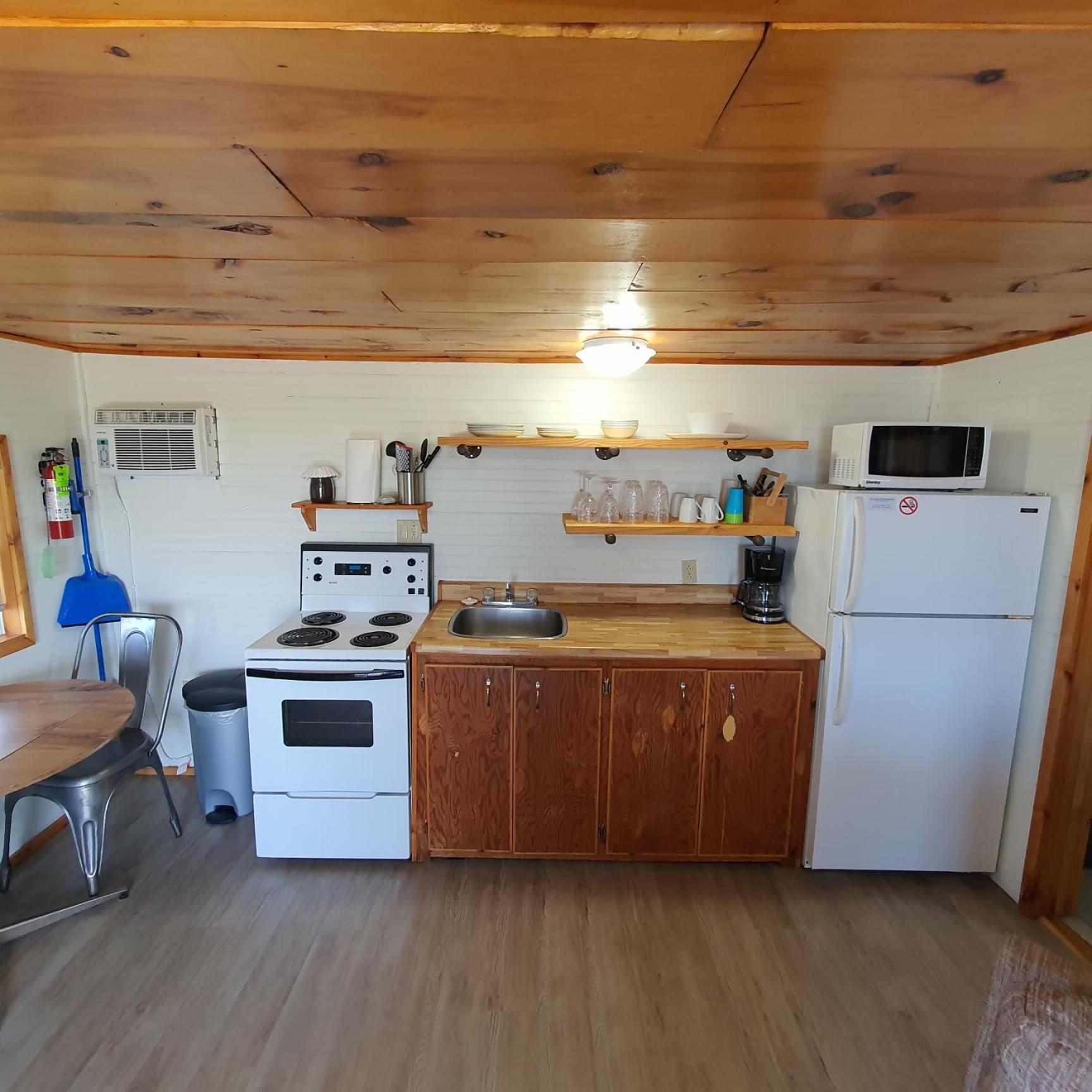Cavendish Bosom Buddies Cottage Resort Bagian luar foto