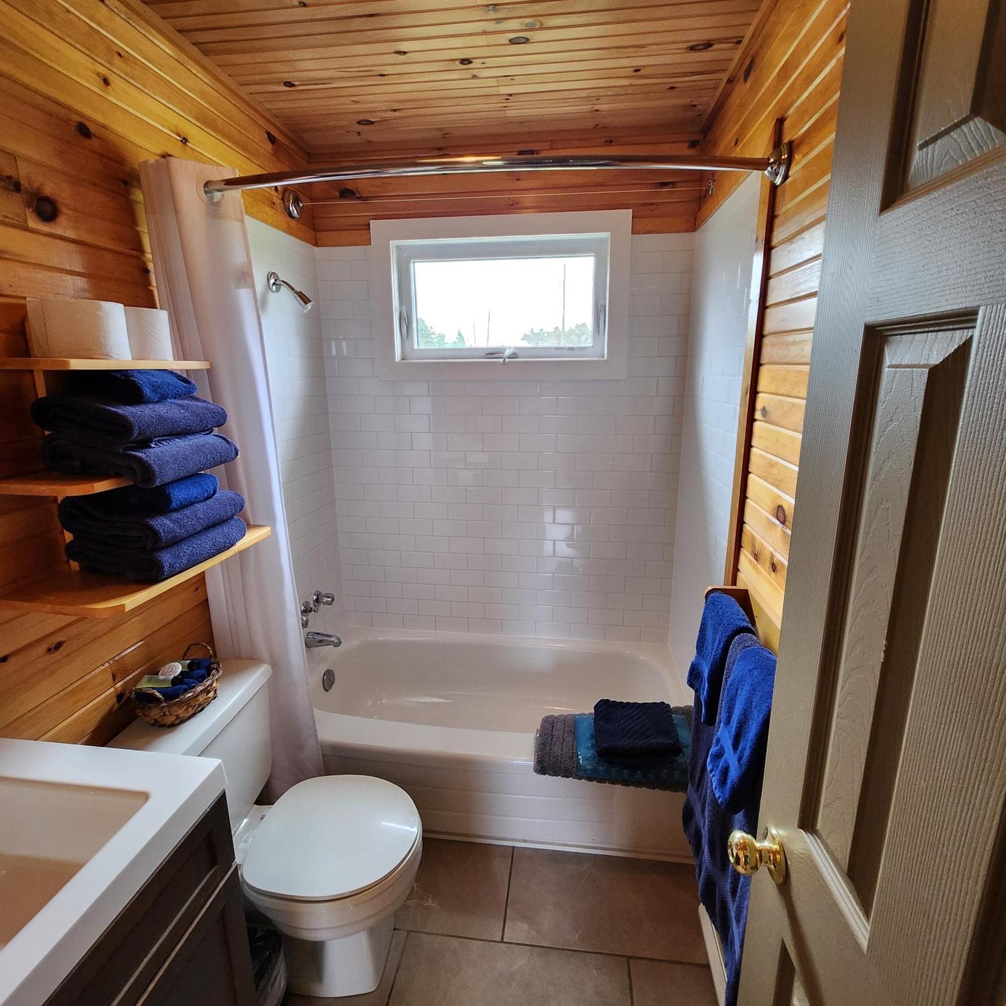 Cavendish Bosom Buddies Cottage Resort Bagian luar foto
