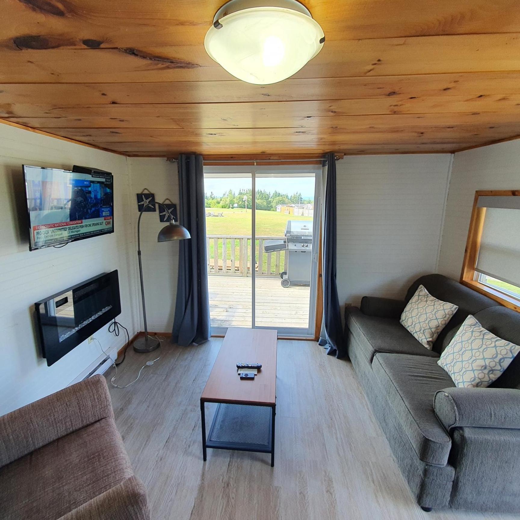 Cavendish Bosom Buddies Cottage Resort Bagian luar foto