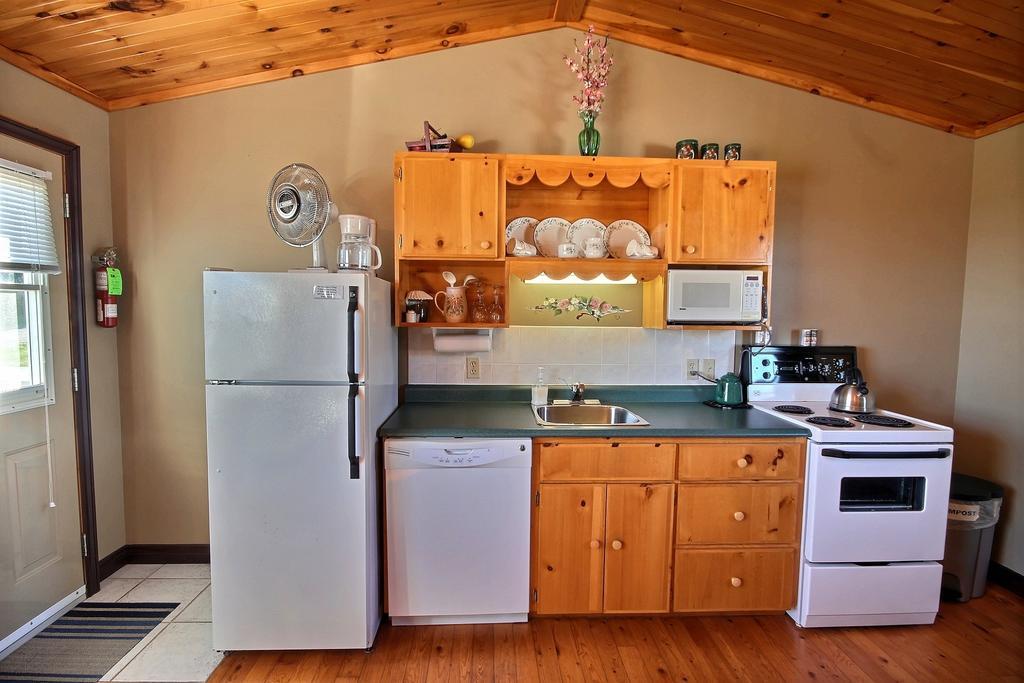 Cavendish Bosom Buddies Cottage Resort Bagian luar foto
